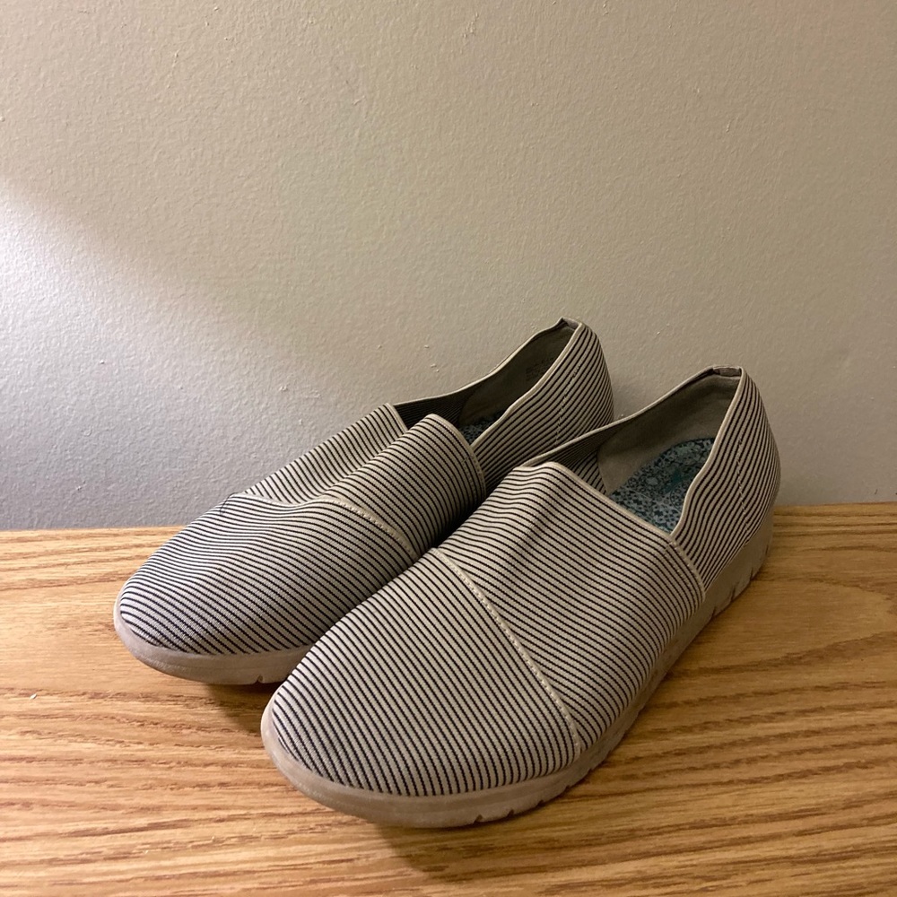 Womens Striped Flats